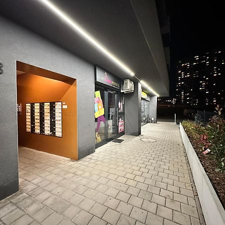 Novozariadeny Apartman Pri Starom Moste Bratislava Luaran gambar