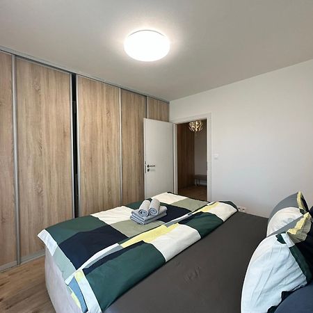 Novozariadeny Apartman Pri Starom Moste Bratislava Luaran gambar