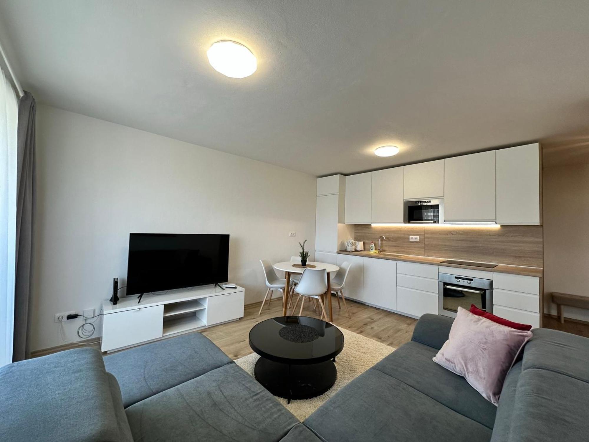 Novozariadeny Apartman Pri Starom Moste Bratislava Luaran gambar