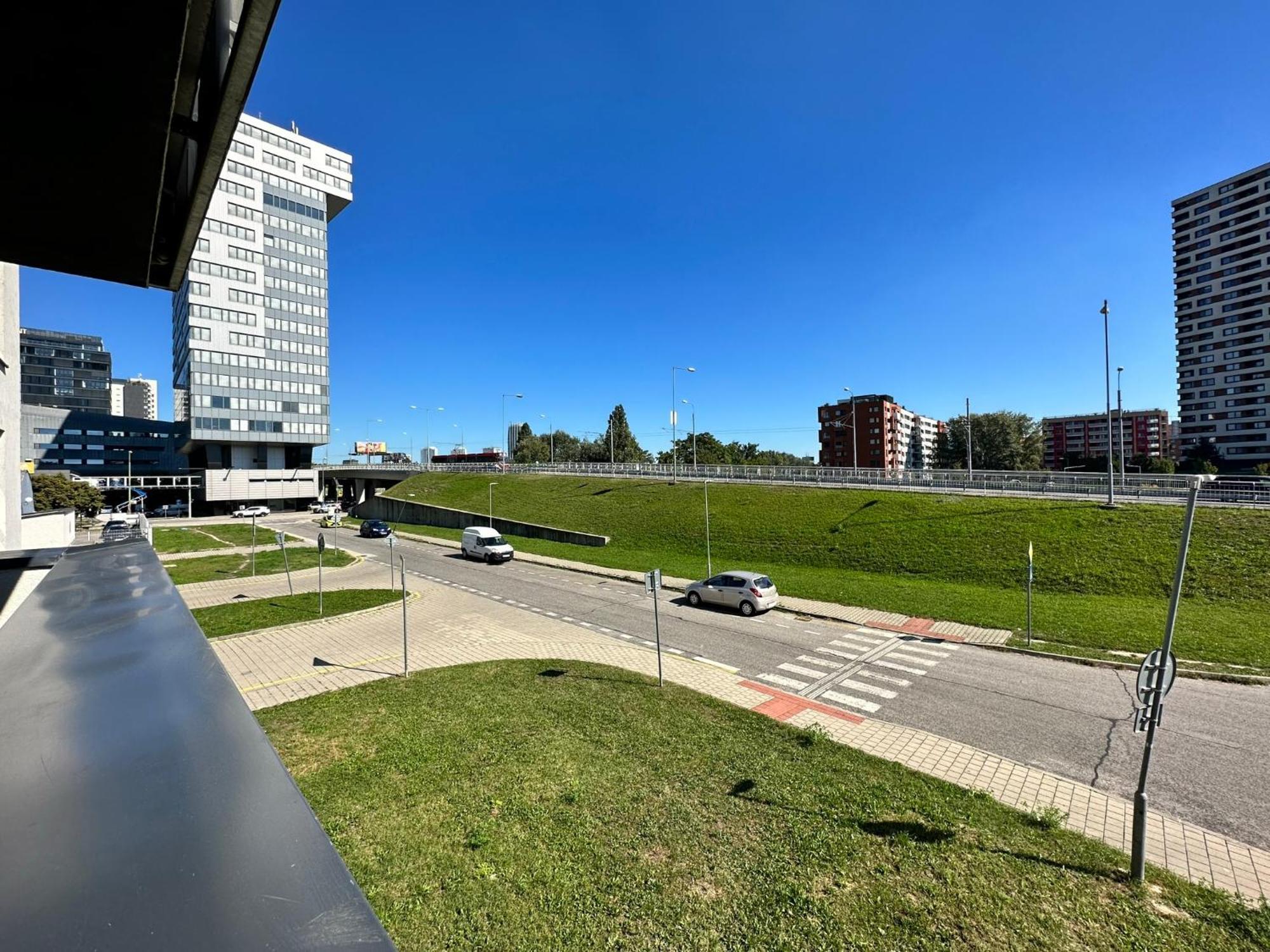 Novozariadeny Apartman Pri Starom Moste Bratislava Luaran gambar
